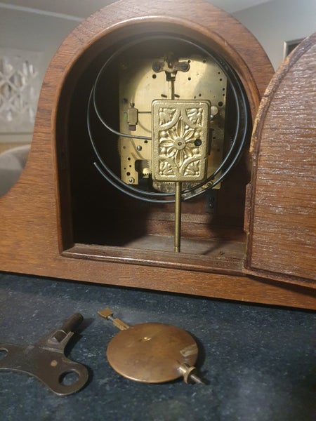 Mantel clock Carousel 3