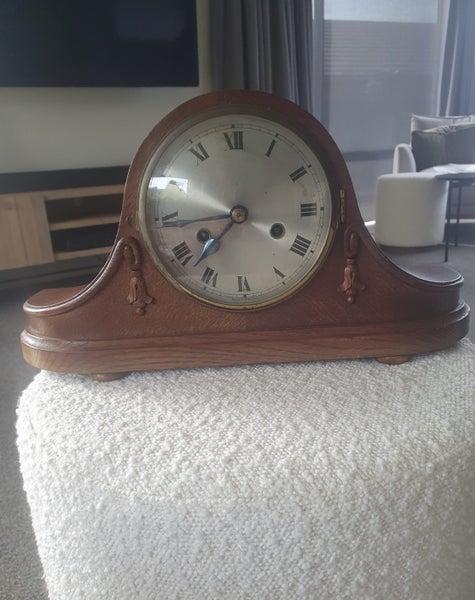 Mantel clock Carousel 1