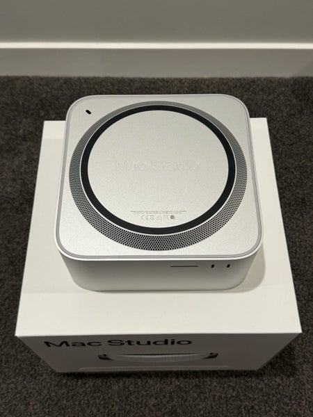 Mac Studio (2022) M1 Max / 32GB RAM / 512GB SSD Carousel 3
