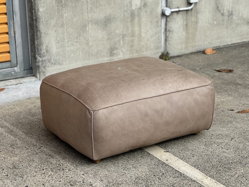 STUNNING NICK SCALI GENUINE LEATHER OTTOMAN Carousel 1