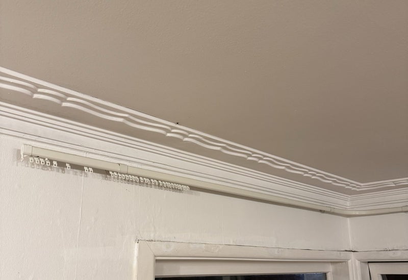 Ivory extendable curtain tracks with corner connector and brackets Carousel 2