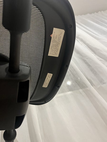 Herman Miller Aeron Chair (Remastered - Size C - 2018) Carousel 8
