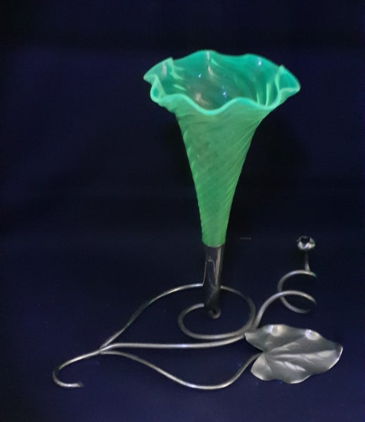 Victorian Uranium/Vaseline Glass Epergne Carousel 1