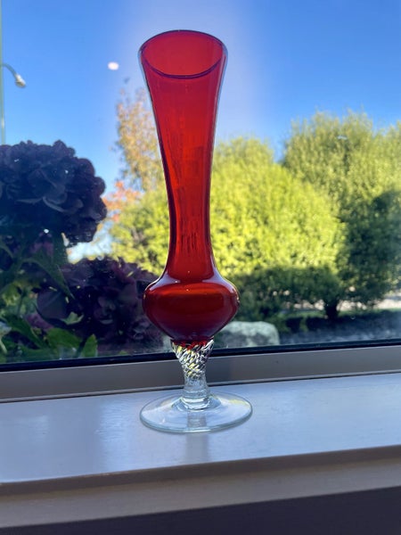 A perfect vintage red glass vase Carousel 1