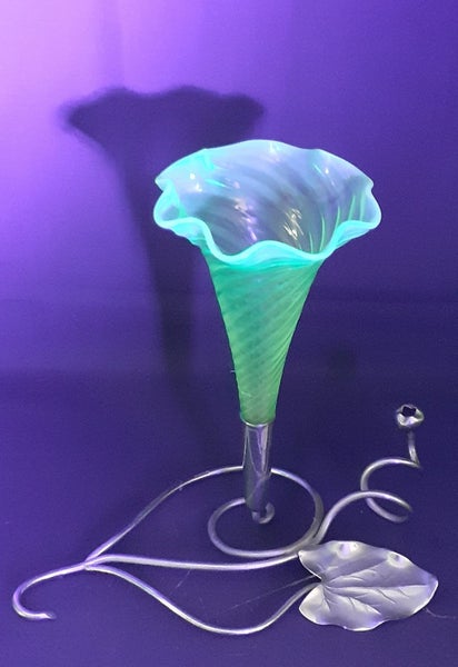 Victorian Uranium/Vaseline Glass Epergne Carousel 2