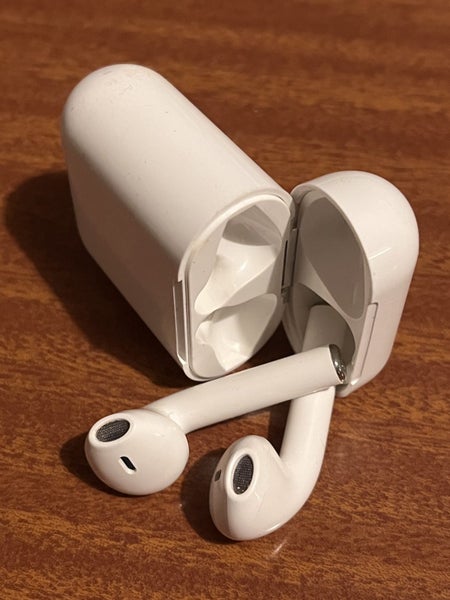 iPod earbuds Carousel 1