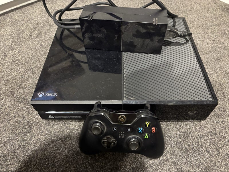 Xbox One Console + 1 x Controller Carousel 1