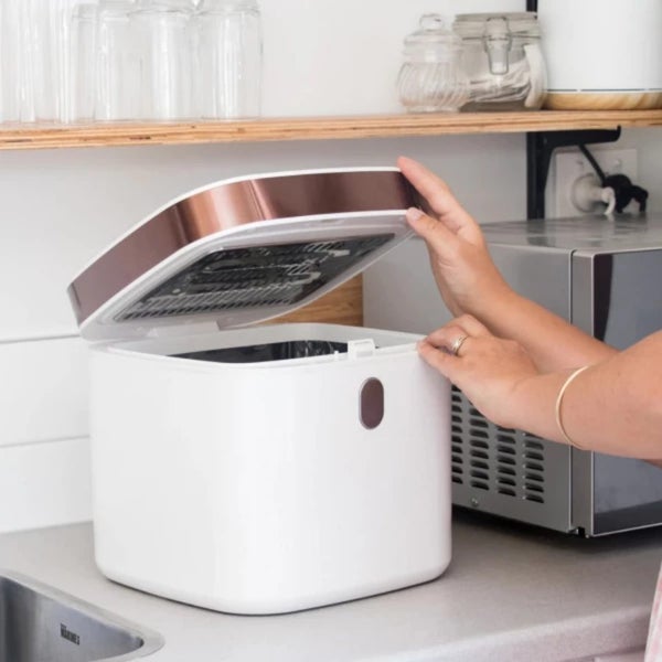 Milkbar UV 10L Steriliser & Dryer – Sanitise & Store 6 Bottles Effortlessly! Carousel 2