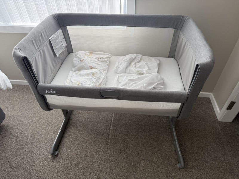 JOIE ROOMIE CO-SLEEPER Bassinet Carousel 1