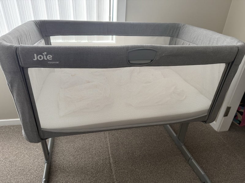 JOIE ROOMIE CO-SLEEPER Bassinet Carousel 3
