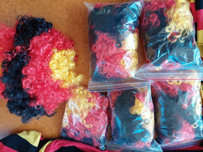 Waikato / Chiefs colours- Wigs (6) and Ponchos (4) supporter gear/costume Carousel 2