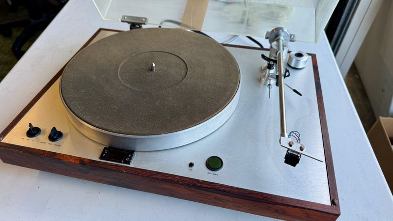 Luxman PD-277 Vintage turntable Carousel 1