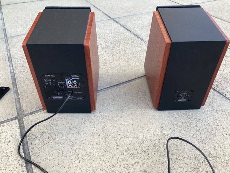 Speakers Edifier R1700BT Carousel 3