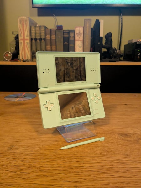 Nintendo DS Lite – Blue Console Bundle + Games – Stylus & Charger Included Carousel 2