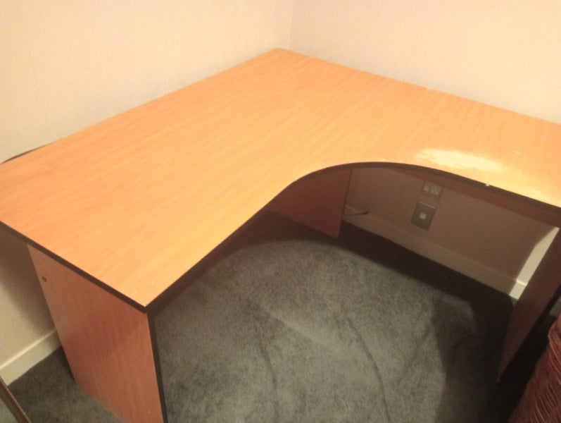 Corner desk Carousel 1