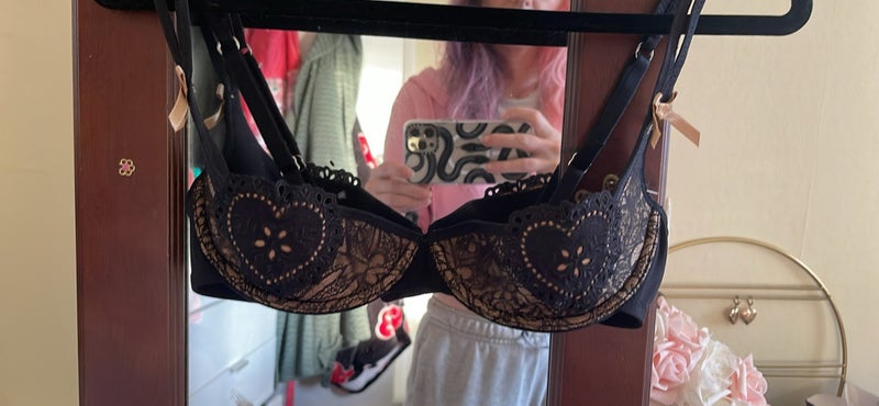 1/4 cup Elle macpherson Carousel 1