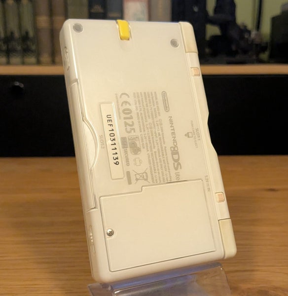 Nintendo DS Lite – White Console Bundle + Games & Charger Carousel 2
