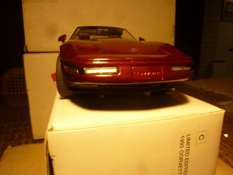 DANBURY MINT 1993 Corvette ZR 1 colour: Ruby red scale: 1/24 Carousel 2