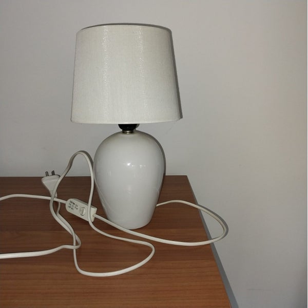 WHITE BEDSIDE TABLE LAMP Carousel 1