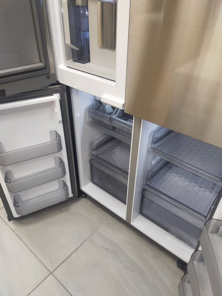 SAMSUNG 648L STAINLESS ICE & WATER FRENCH DOOR REFRIGERATOR SRF7500SB Carousel 6