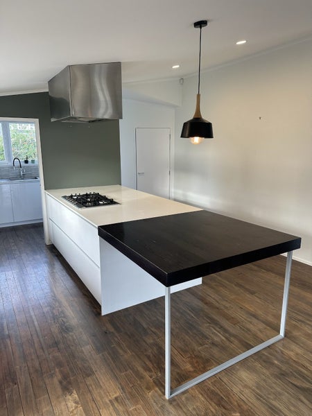 Full Kitchen with Hob & Dishwasher Carousel 1