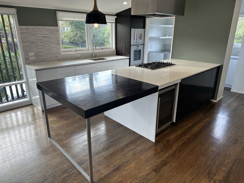 Full Kitchen with Hob & Dishwasher Carousel 2