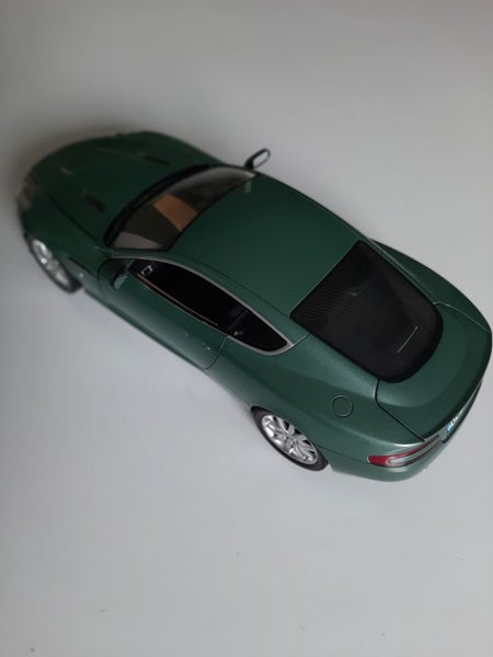 ASTON MARTIN DB9 COUPE - 1/18 MINICHAMPS QUALITY - BOXED! Carousel 2