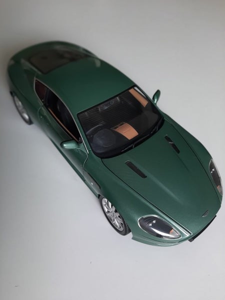 ASTON MARTIN DB9 COUPE - 1/18 MINICHAMPS QUALITY - BOXED! Carousel 1