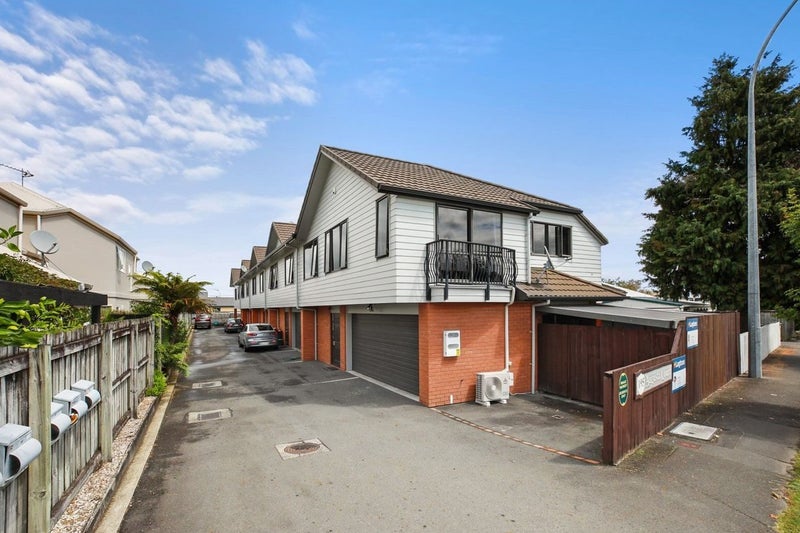Image 1 of 20