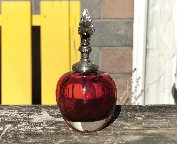 Vintage Sterling Silver and Art Glass Scent Bottle Carousel 1