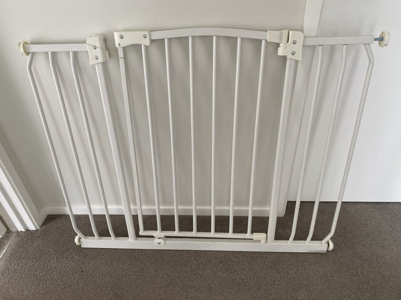 Baby gate Carousel 1