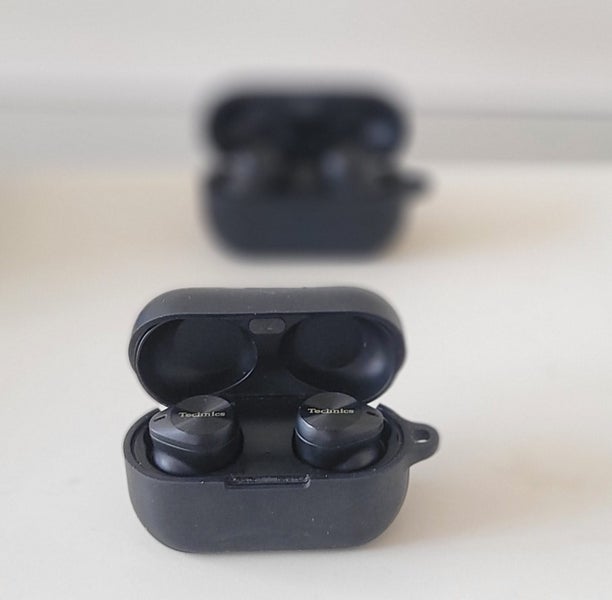 Technics AZ80 true wireless earbuds very good condition with case Carousel 2