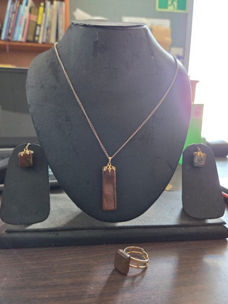 Vintage Jewellery set Carousel 1