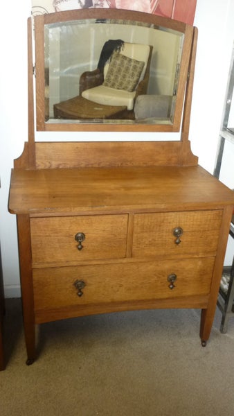 OAK DRESSING TABLE Carousel 1