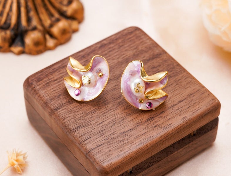 Pearl and Rhinestone Crystal Earrings. Bridal Wedding Jewelry. Carousel 2
