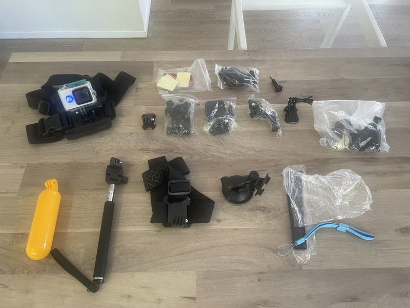 Xiaomi Yi Action Camera 2K, with accessory kit Carousel 1