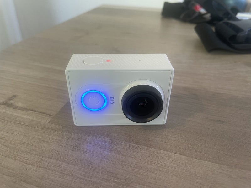 Xiaomi Yi Action Camera 2K, with accessory kit Carousel 2