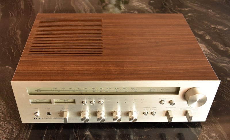 Akai AA-1050 Receiver. 50W per Channel from 1970s. A Superb Unit. Carousel 1