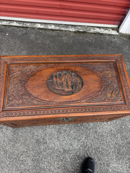 Carved Blanket Box (CL842) Carousel 2