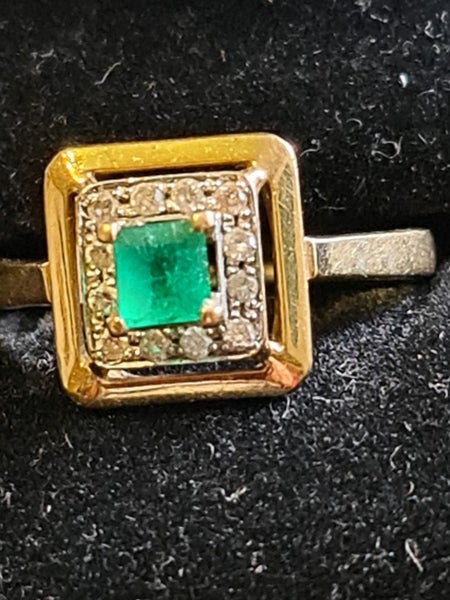 Emerald and Diamond Ring Carousel 1