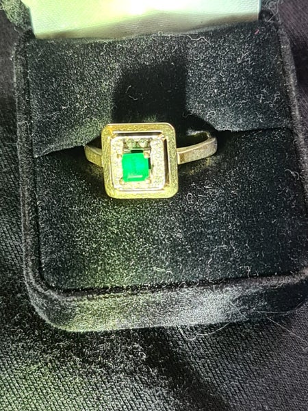 Emerald and Diamond Ring Carousel 1