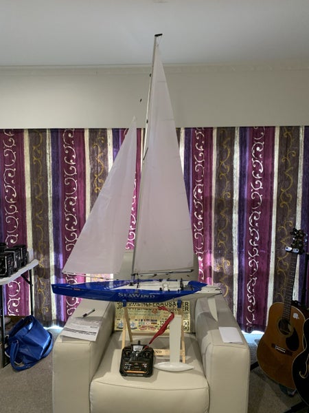 Yacht. Model. Radio Controlled, 1mtr. x 1,440 Carousel 2