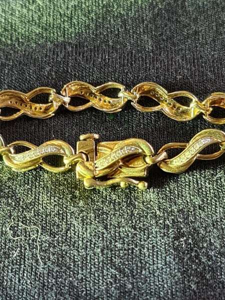 Gold Bracelet with Diamonds628638528359701120