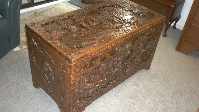 LARGE CAMPHOR WOOD BLANKET CHEST Carousel 2