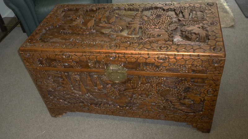 LARGE CAMPHOR WOOD BLANKET CHEST Carousel 1