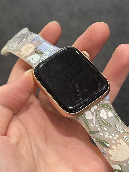 Apple Watch Series 4 (incl. charging cable and straps) Carousel 4