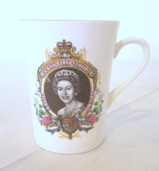 Ashley Bone China ‘Queen Elizabeth Silver Jubilee Mug Carousel 1