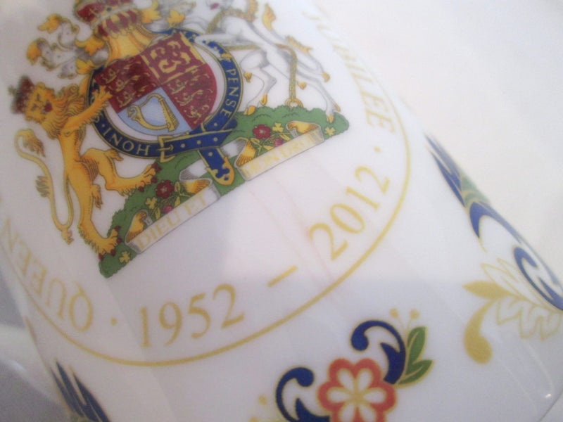 Royal Worcester Queen Elizabeth Diamond Jubilee Mug Carousel 3