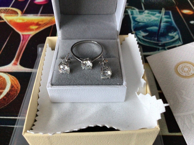 BEAUTIFUL MOISSANITE DIAMOND RING AND EARRINGS GRA CERTIFIED.62981389426817114