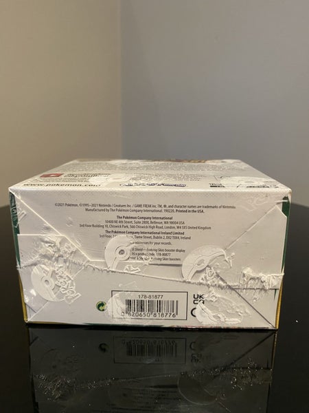 Pokémon Evolving Skies Booster Box Carousel 6